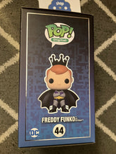 Charger l&#39;image dans la galerie, Funko Pop! NFT DC - Freddy Funko as Batman 44 (2694 pcs)
